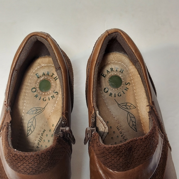 Earth Origin Women's Size 6 (M), Brown Leather Suede Slip On Zip Shoes - Picture 10 of 13
